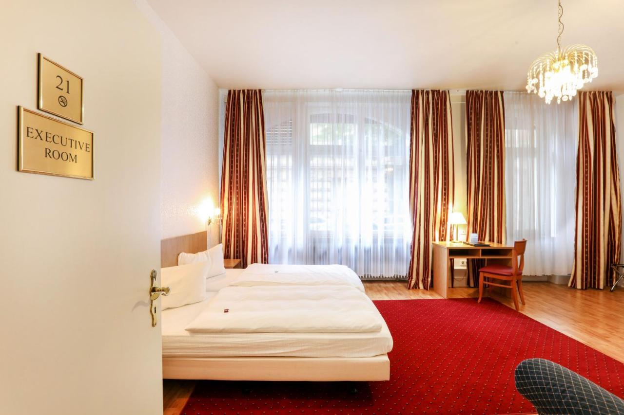 Hotel Markgraefler Hof Karlsruhe Exterior foto